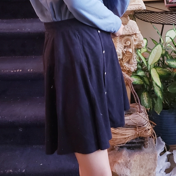 High Waist Soft Suede Mini Skirt - Picture 5 of 8